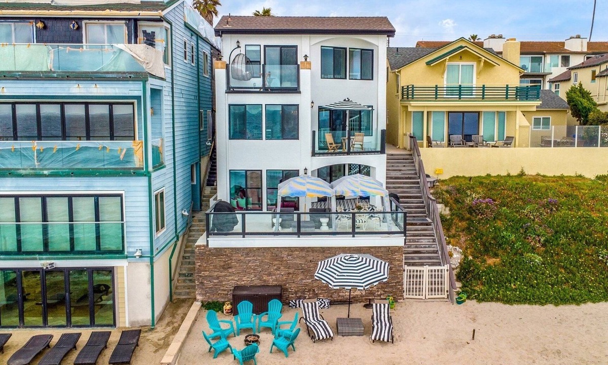 South Oceanside House | Luxury Beach House Sleeps 8 sandy private beach 4 Bath 2 Kitchens Garage & More