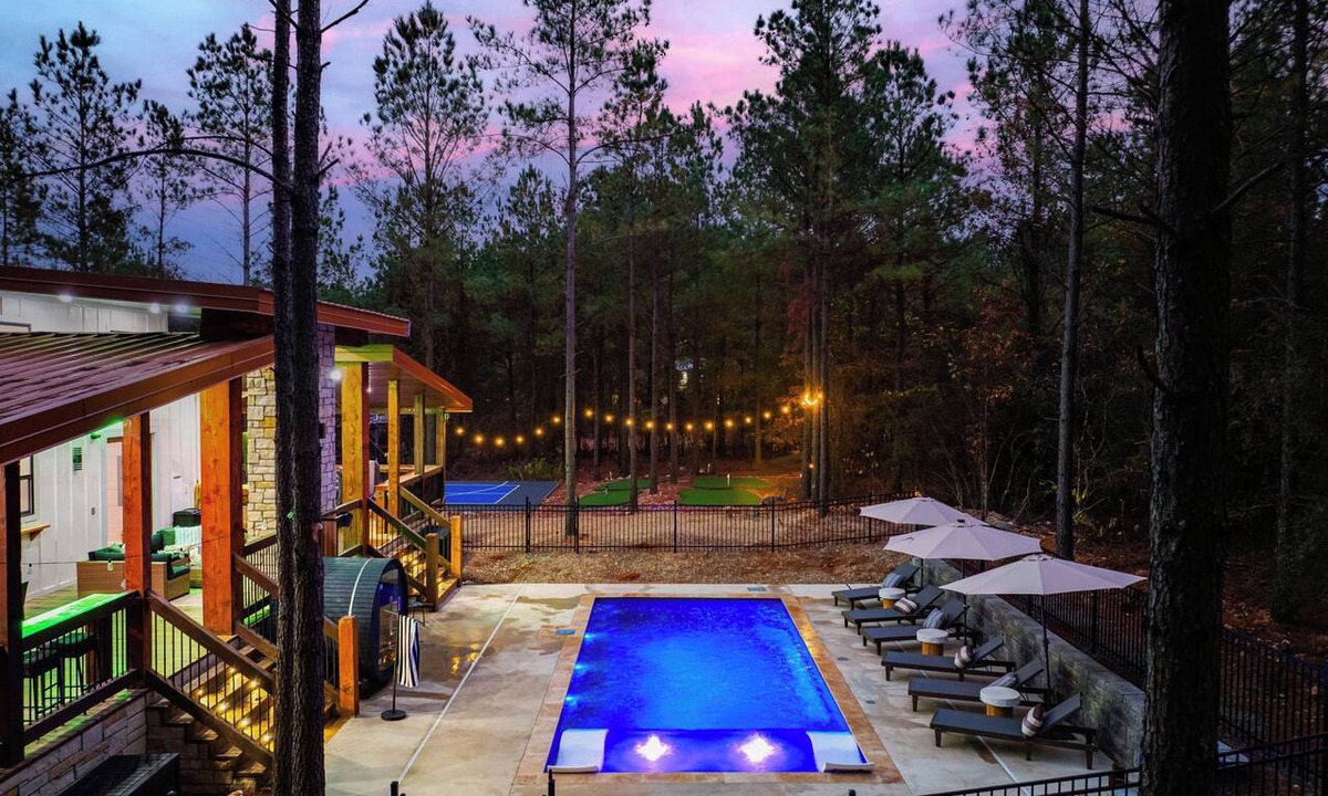 Hochatown Cabin | Luxury Broken Bow Cabin - Pool, Pickleball, Sauna, Mini Golf