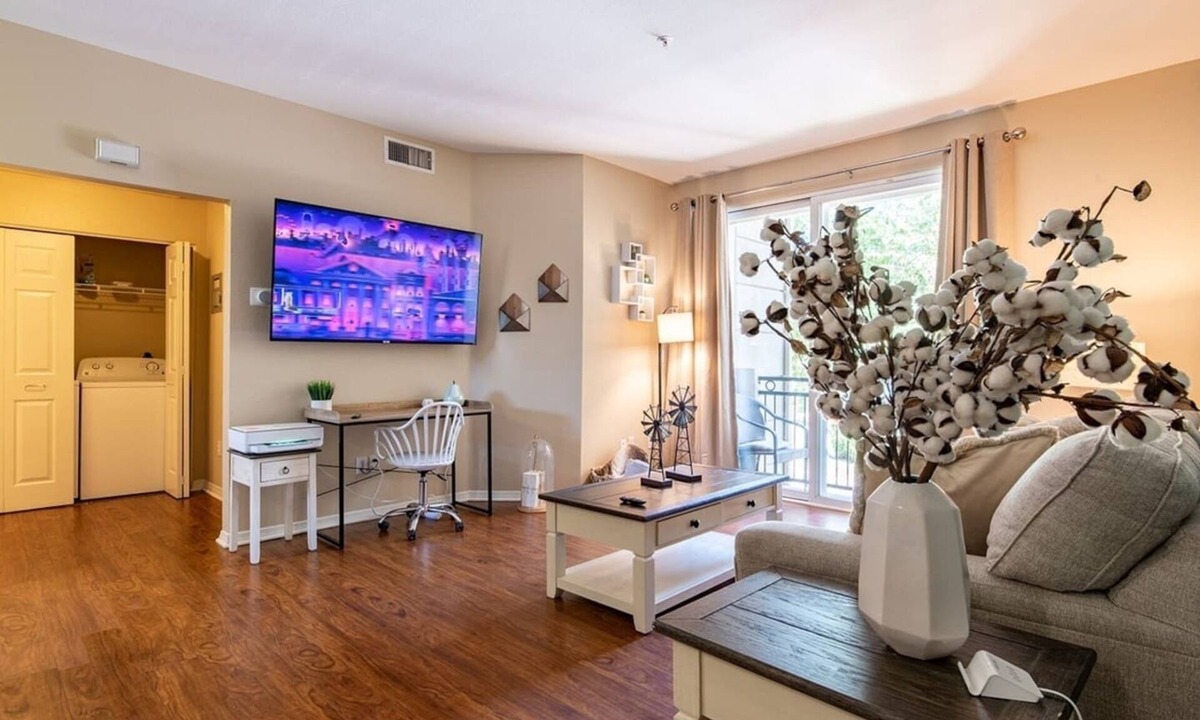 Valencia Apartment | Luxury Modern Suite, King bed, Fast Wifi