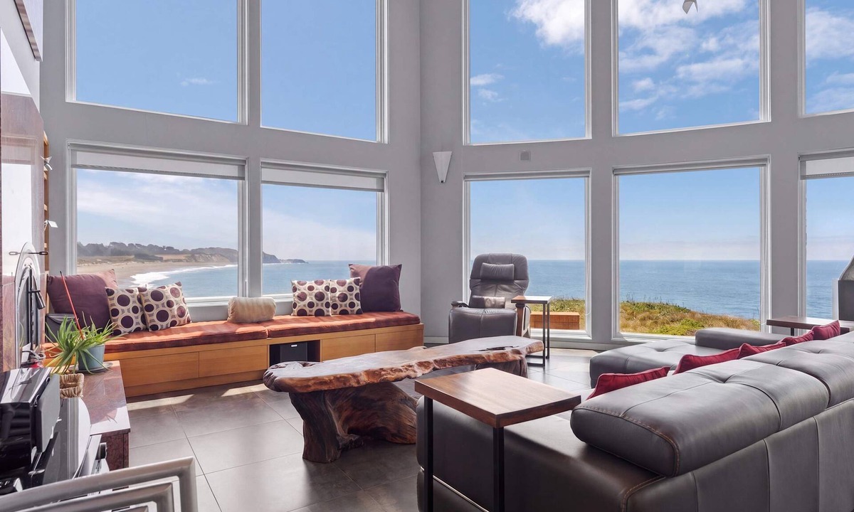 Gualala House | Luxury oceanfront home with 270-degree views, hot tub & 2 fireplaces