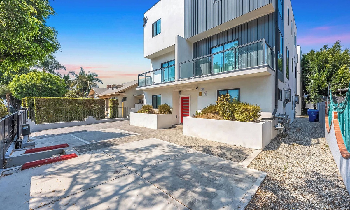 Mid City House | Luxury Townhome w/Gated Parking & Private Balcony