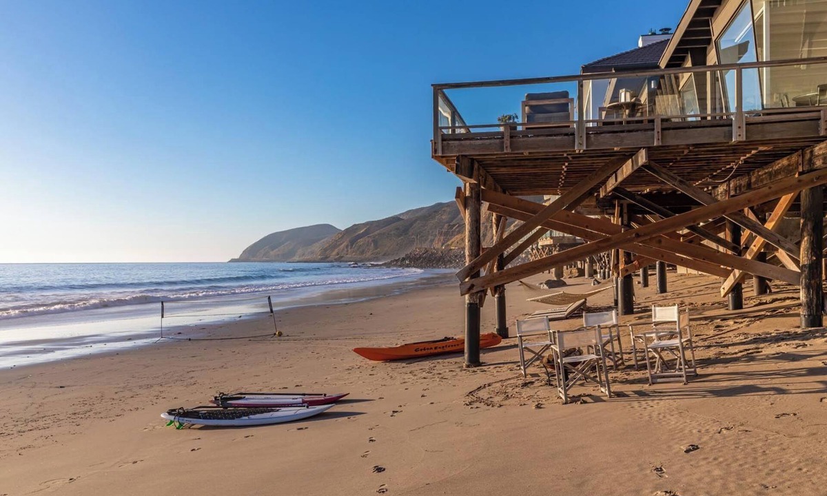 Malibu House | Malibu Beach House on Private Sandy Beach