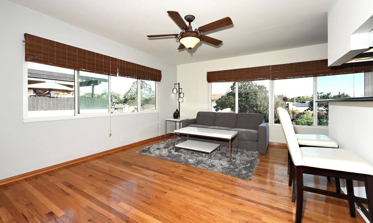Mar Vista Apartment | MCL 6- Charming 1-bedroom apartment in Los Angeles perfect for your stay