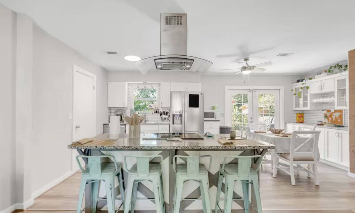 Ocean City House | Mermaid Cottage: 5 mi. from beach, fully stocked 3br, grill, deck, bunk bed