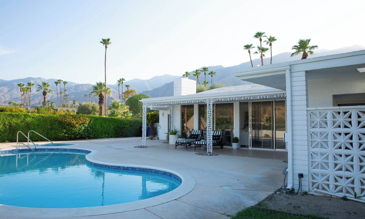Indian Canyon House | Meticulously styled Palm Springs midcentury gem nestled in Indian Canyons.