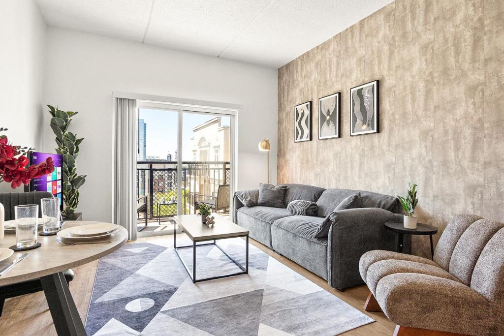 Charlotte Center City Apartment | Midnight Marvel - Amazing City Views, Free Parking