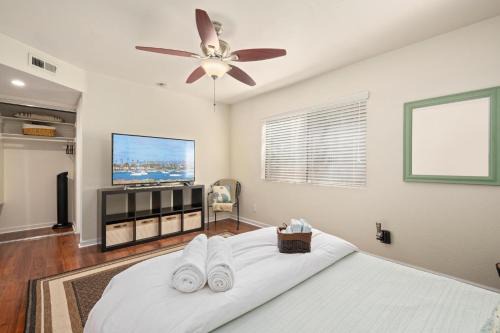 Middletown House | Mission Hills Dream - BBQ, Patios, AC, Parking