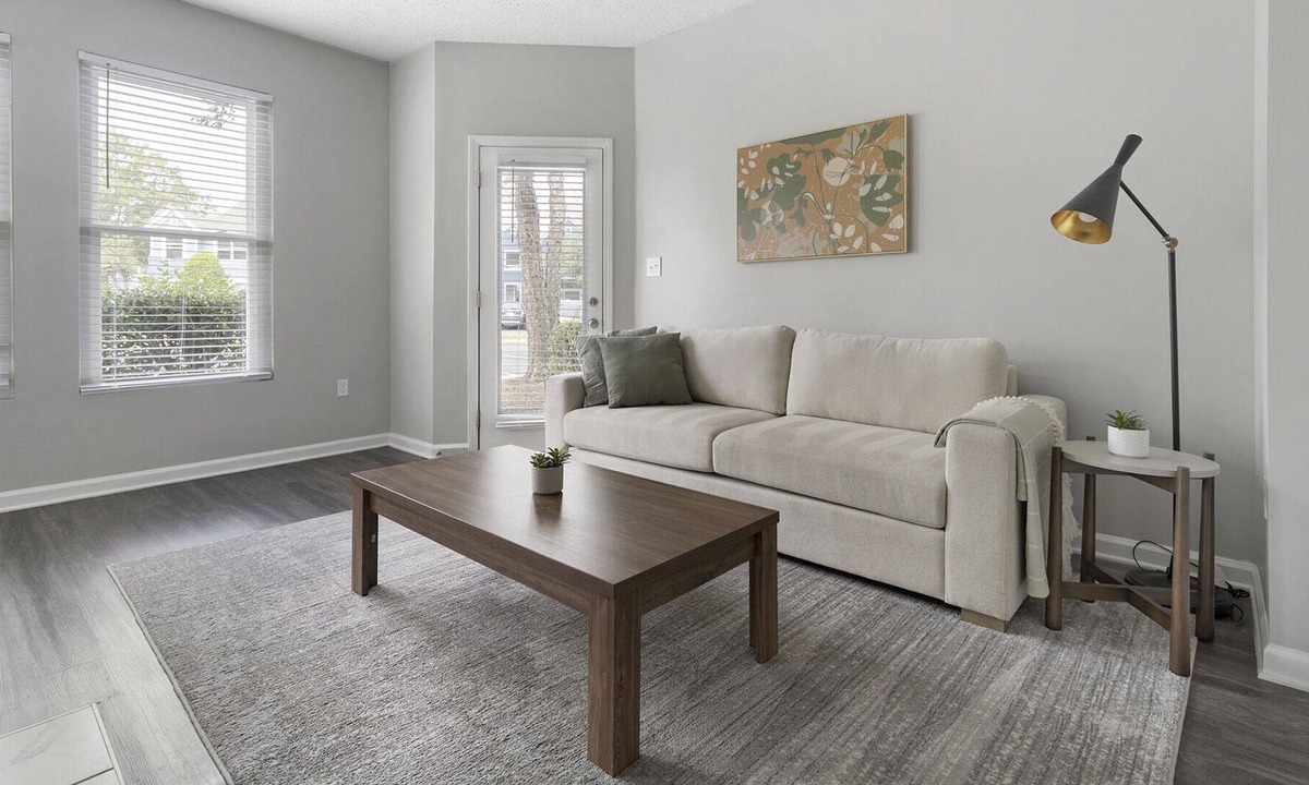 Charlotte Apartment | Modern Apartment in Prime Location (ID1380X186)