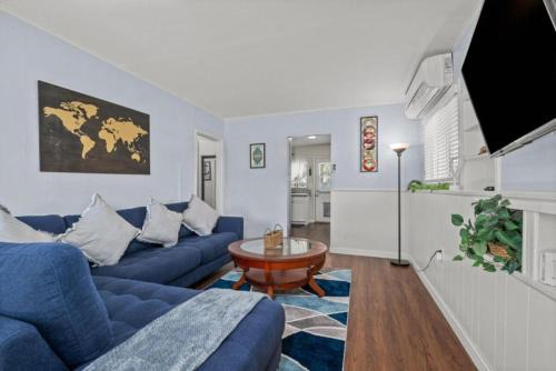 City Heights House | Modern Escape, Close to Zoo, Gaslamp and Beaches