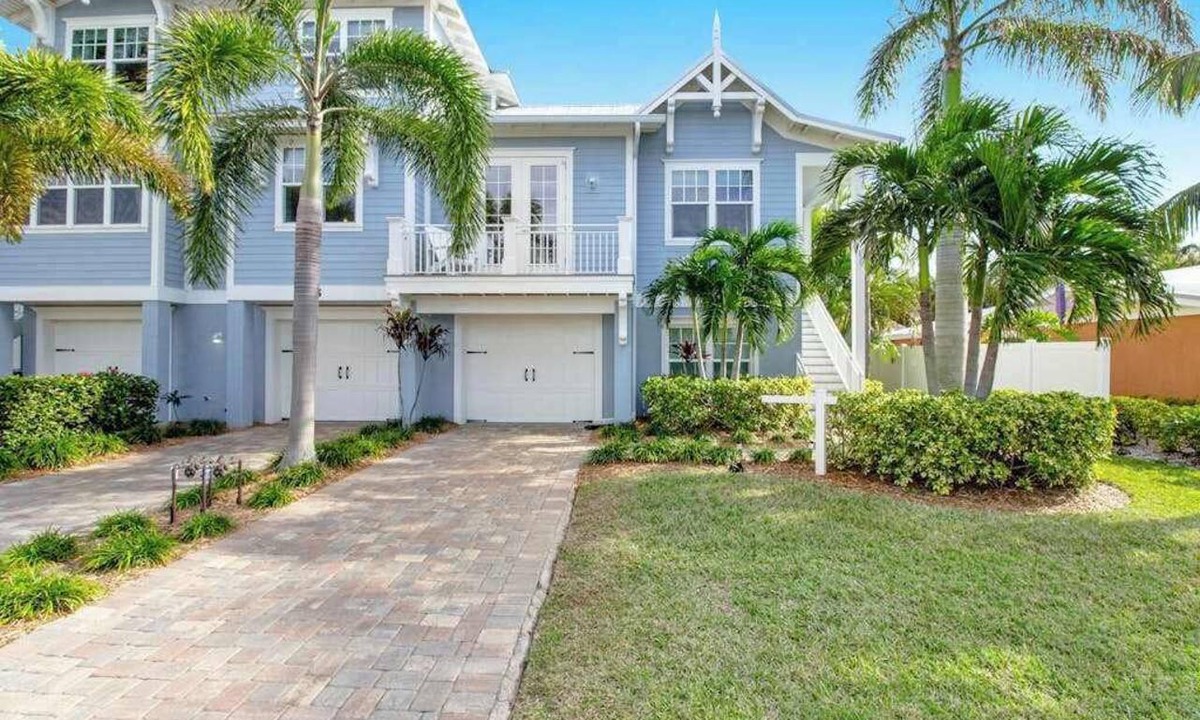 Holmes Beach Villa | Modern villa home near Gulf beaches with private heated pool & WiFi
