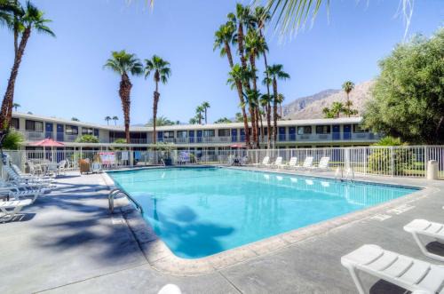 Palm Springs Hotel | Motel 6-Palm Springs, CA - East - Palm Canyon