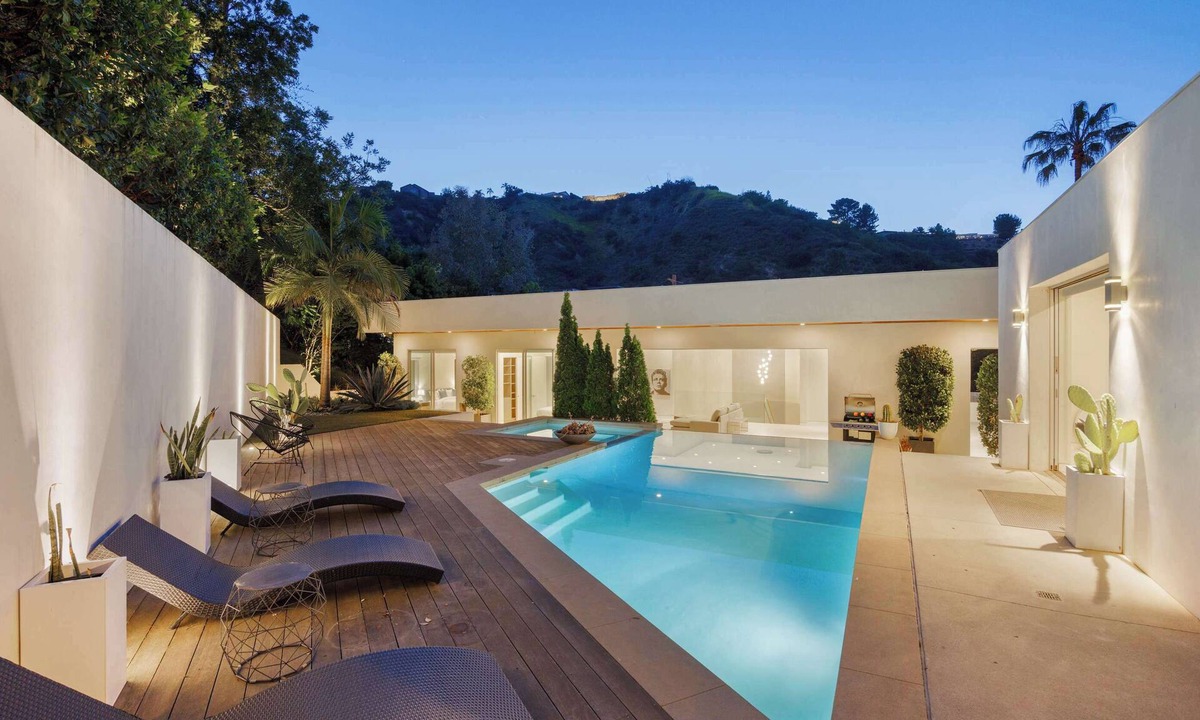 Sherman Oaks House | Mountainside Manor by Colby & Conrad