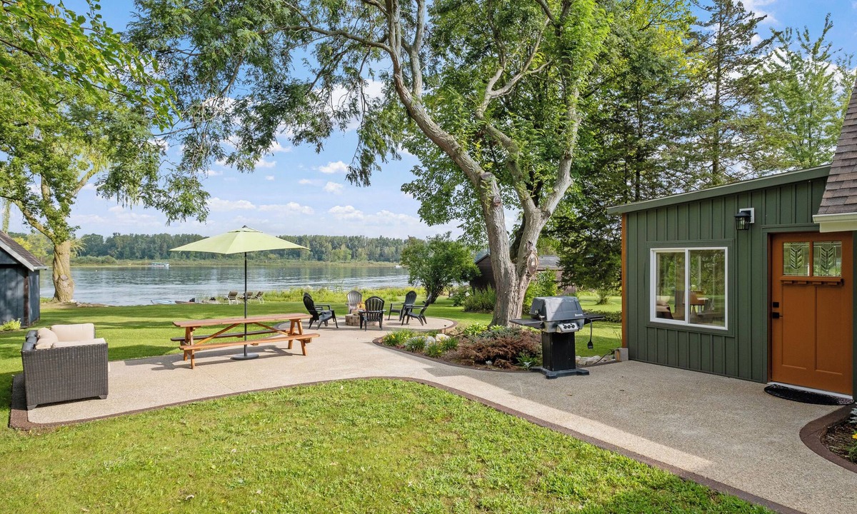 Lowell House | Murray Lake Waterfront Retreat w/Dock, Patio & Fire Pit