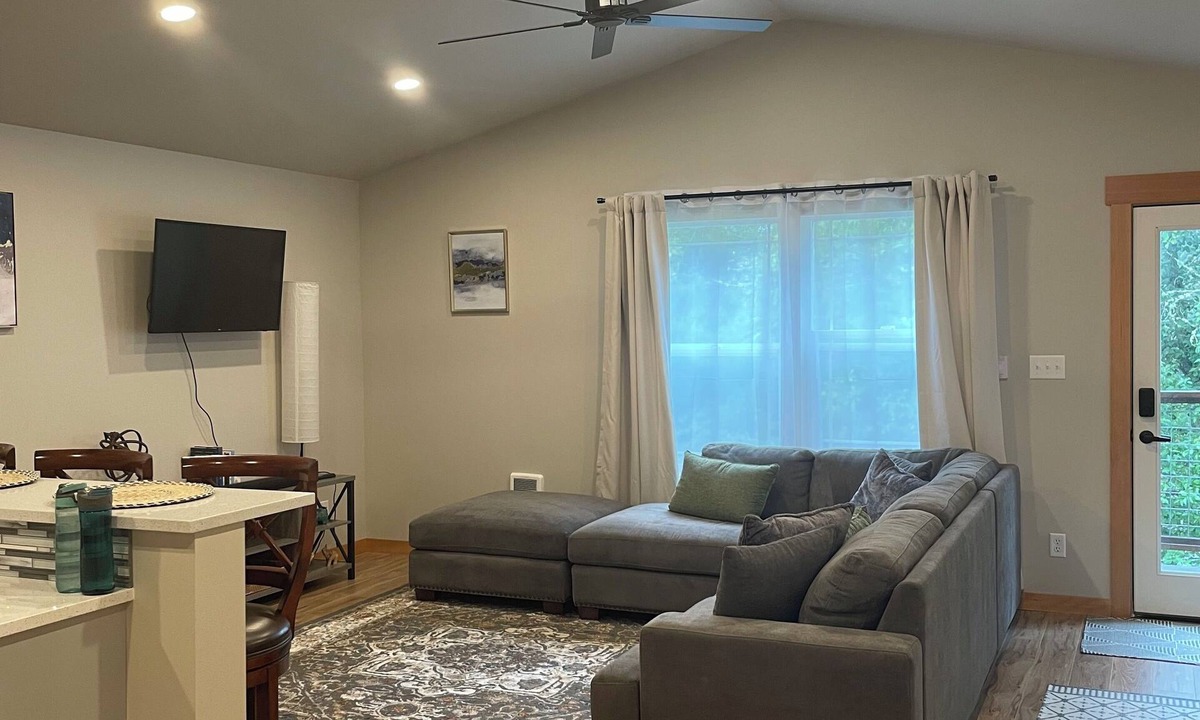 Geneva Apartment | Near Galbraith Mt. and Whatcom Falls. New apartment ready to be enjoyed.