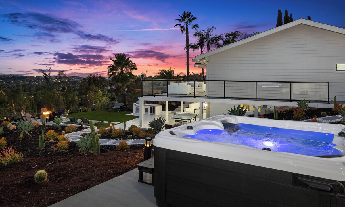 Vista House | New! 5bd, 5ba, Spa, Cold Plunge, Gym, Fire pit, Views, Lux, AC, Near Wineries