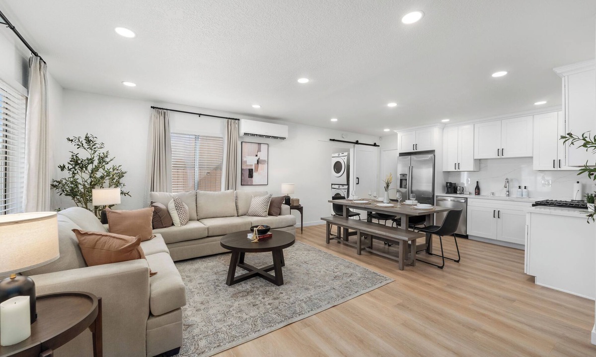 Normal Heights House | *NEW*Stylish 2King 2Twin Beds Workspace Parking