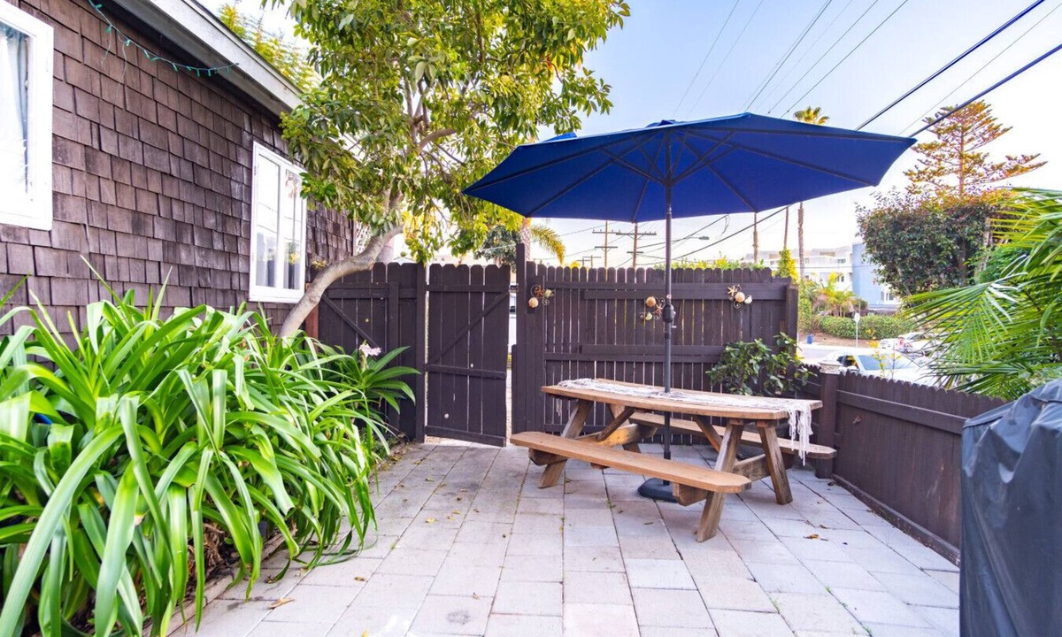 Crown Point Cottage | NEW Vintage Coastal Cottage Suite w/Private Patio