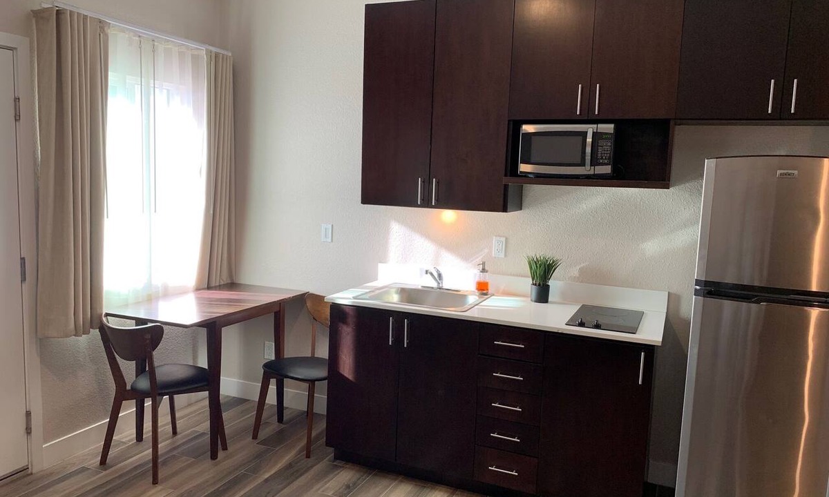 Mission Hills Hotel | Newer private Studio in a great location