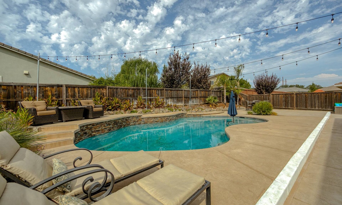 Redding House | *Oasis Place* NEW Game Room Heated Pool Spa