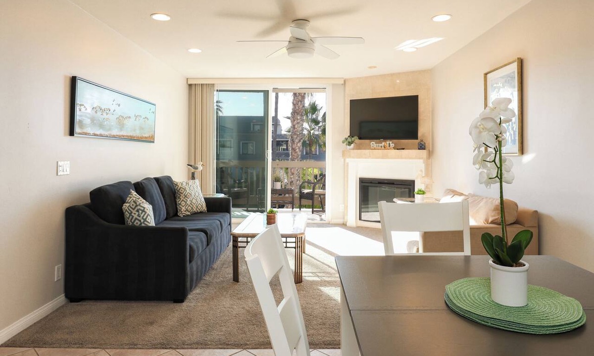 Townsite Condo | Ocean View North Coast Village Penthouse Condo! 2 Ocean View Balconies!