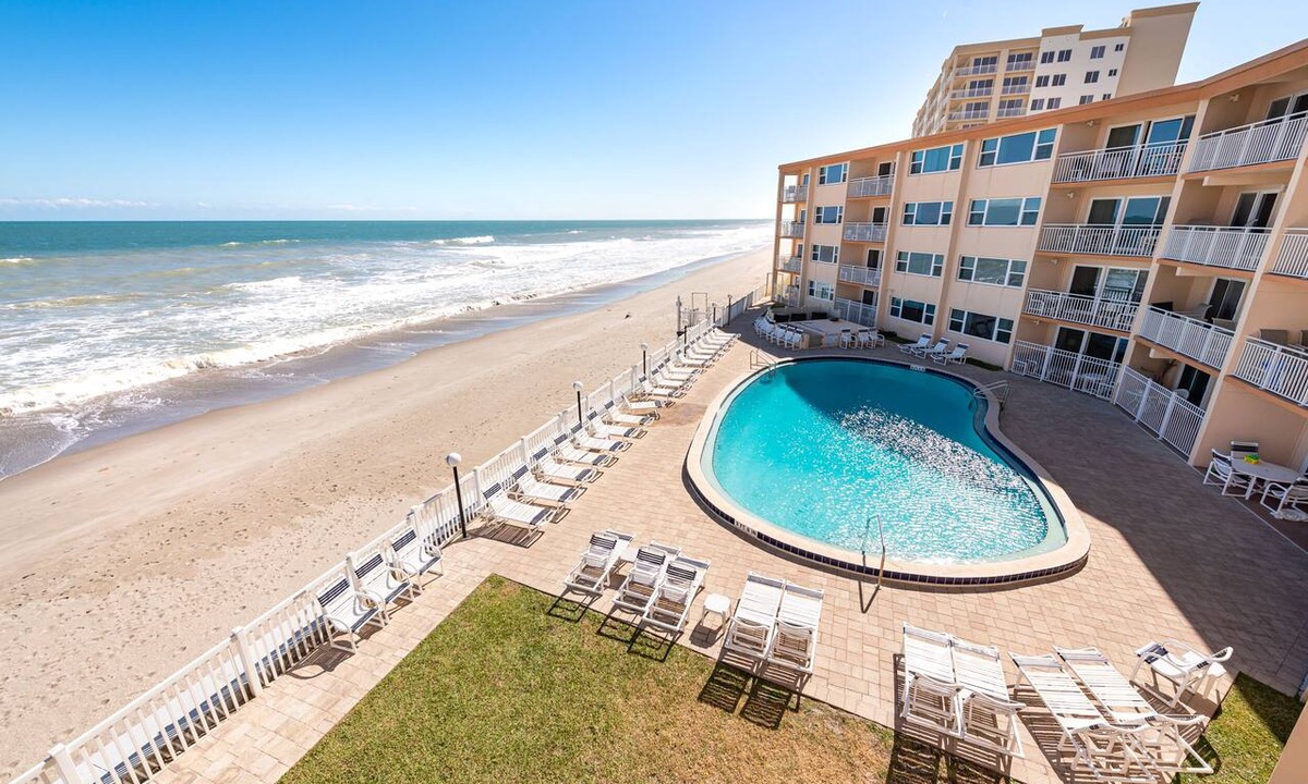 Satellite Beach Condo | Oceanfront 2BR Condo w/Balcony at Paradise Beach Club, Unit 334