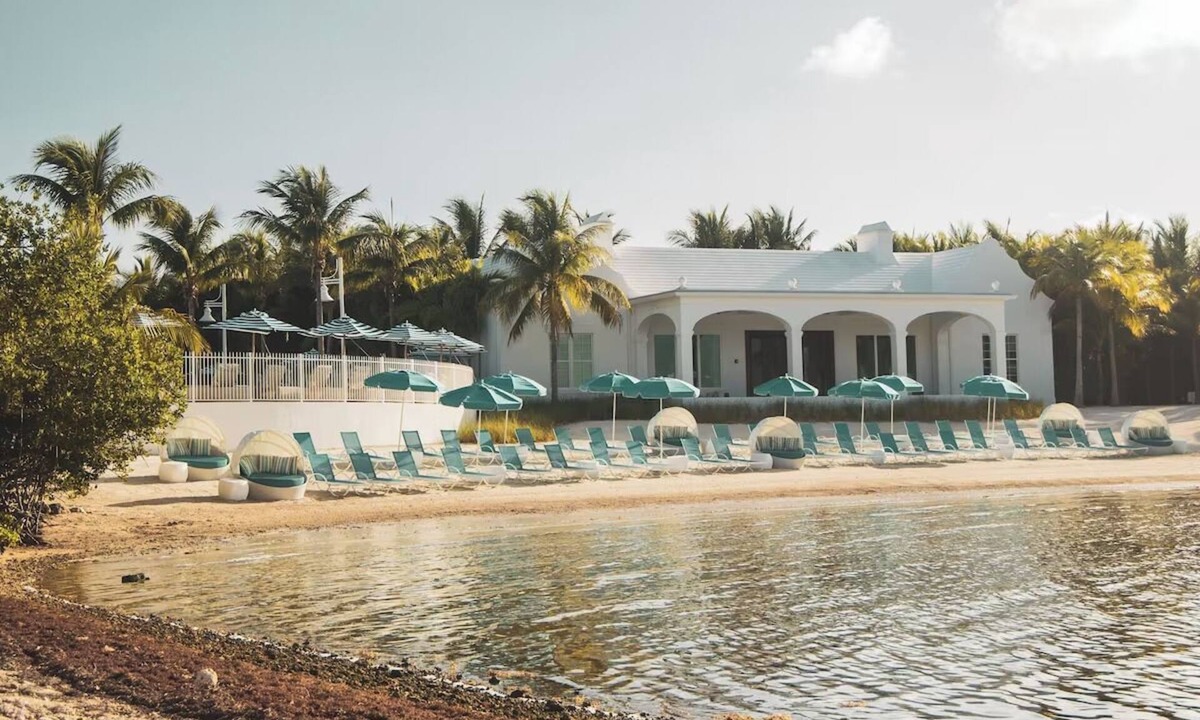 Marathon Hotel | Oceanfront Accommodation | Enjoy Breakfast with a Scenic View from Your Balcony