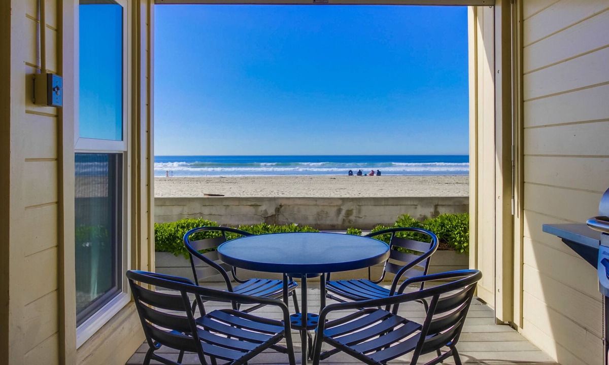 Mission Beach Condo | Oceanfront dog-friendly condo w/water views, private gas grill, & patio