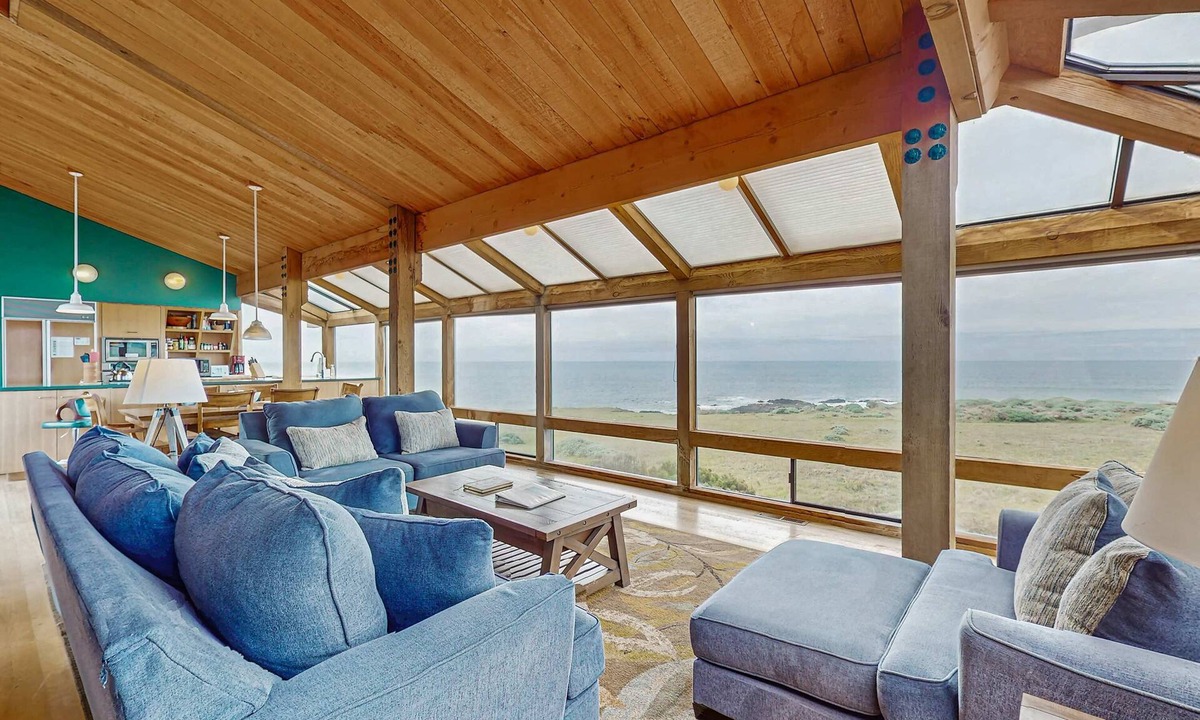 Sea Ranch House | Oceanfront estate with private hot tub & courtyard, dogs welcome