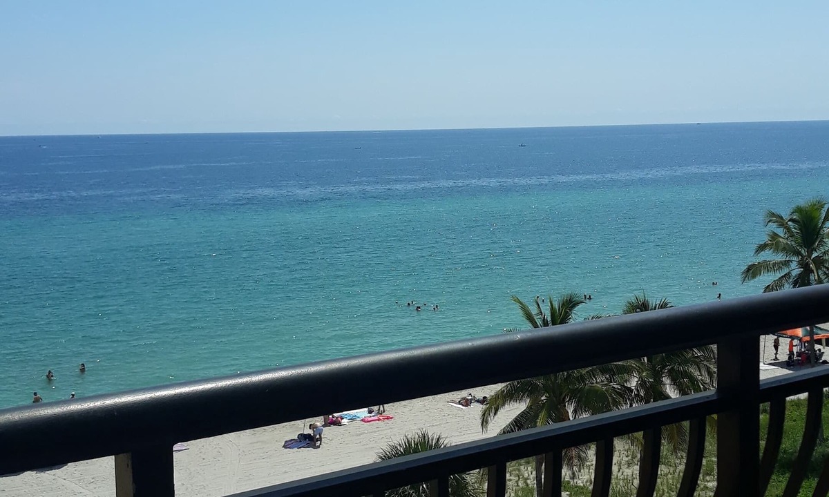Hollywood Condo | Oceanview Condo with Pool – Right on the Hollywood Beach Boardwalk!