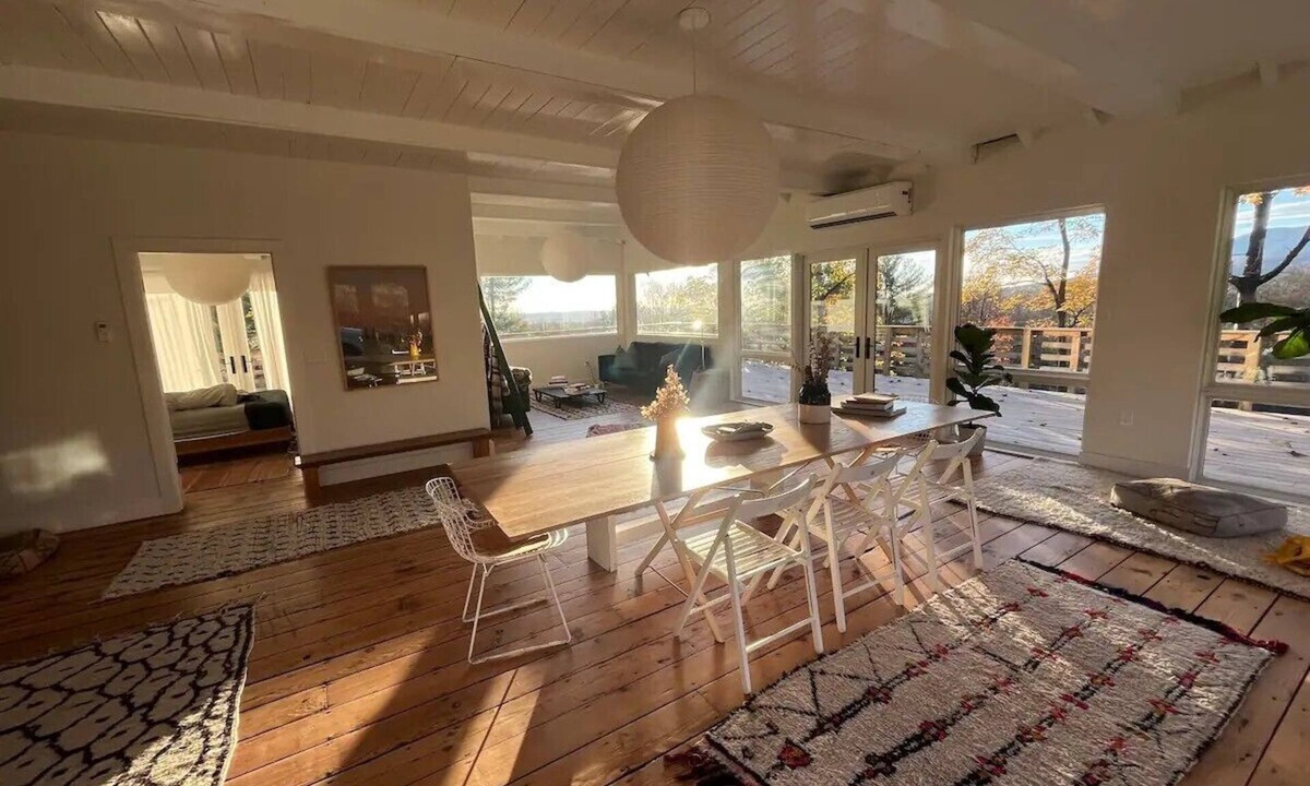 East Durham House | OMG Modern Country House wrap around deck beautiful sunrise walk to zoom flume.