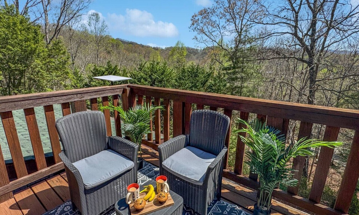 Whittier Cabin | On Mountain Time; close to casino and golf club