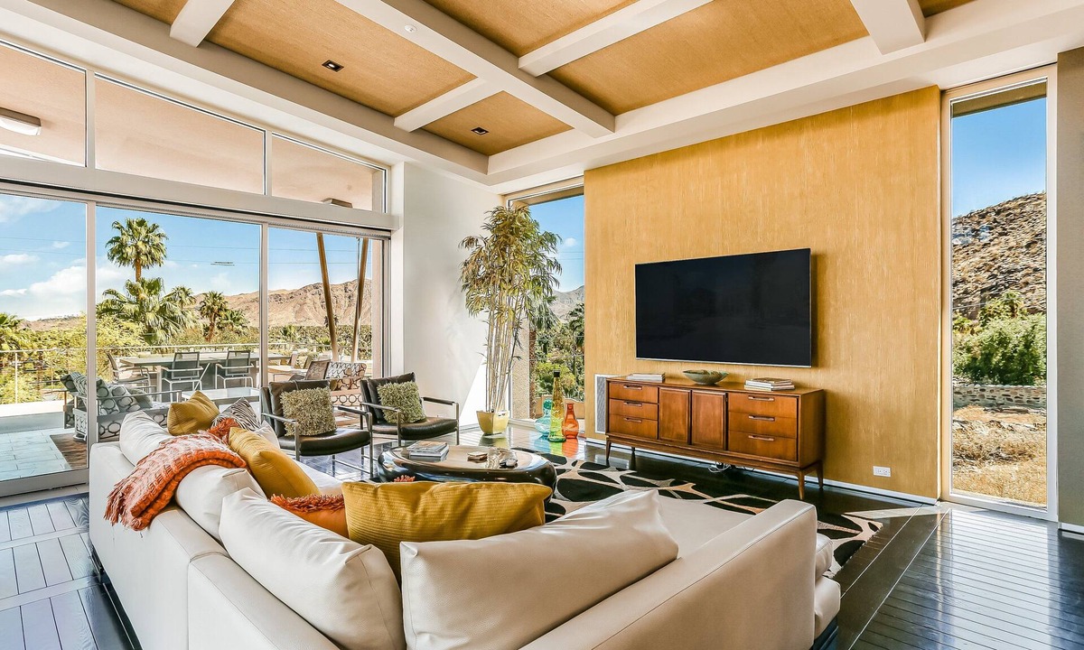 The Mesa House | One-of-a-kind luxury home with private pool & spa, WiFi, AC & on-site ruins