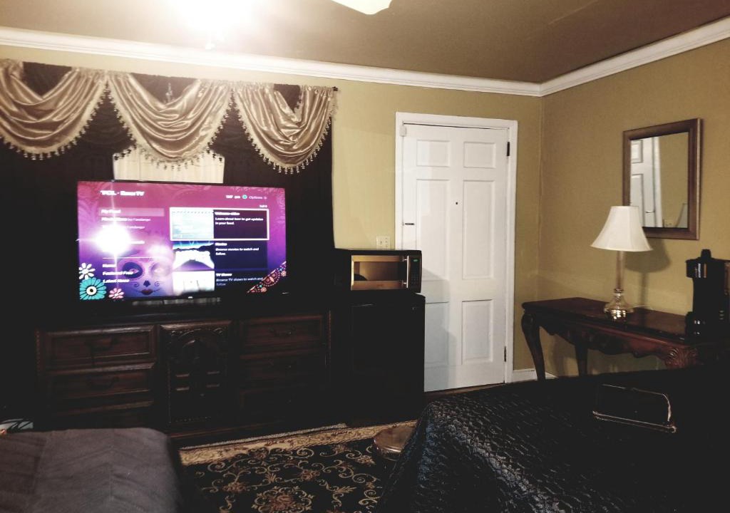 Montgomery Apartment | ONE OF THE BEST BARGAINS IN TOWN 50.00 A DAY
