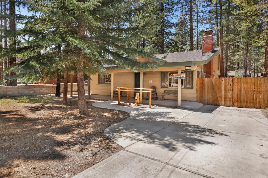 Big Bear Lake House | Oriole Cottage-621 by Big Bear Vacations