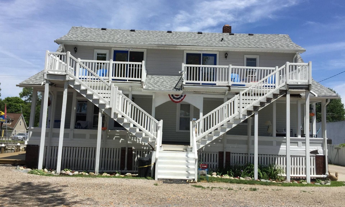 Anchorville Apartment | Our Port Cabin is clean & comfy & comes with boat slip & trailer parking!