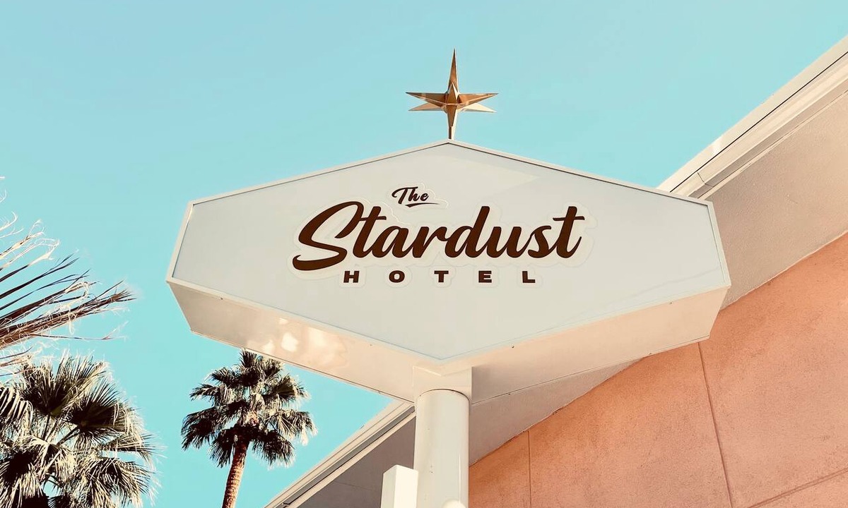 Tahquitz River Estates Hotel | Palm Springs' hottest new boutique hotel can be all yours. Sleeps up to 22 VIPs