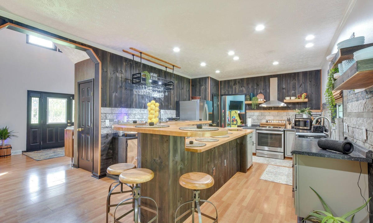 Vass Cottage | 'peacock Landing' in Vass: Game Room & Shared Pool