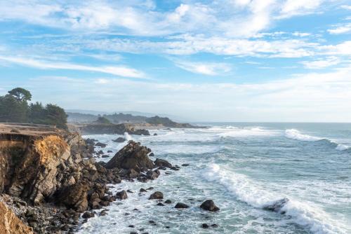 Sea Ranch House | Pelican's Landing - Amazing Views & Hot Tub