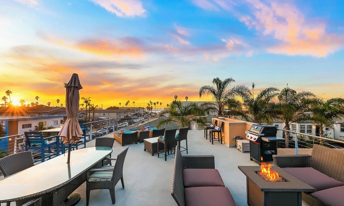 Ocean Beach House | Perfect For Families, RoofTop Deck, Steps To Beach