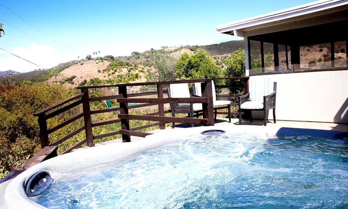 Rainbow CDP Cottage | Pet Friendly Fantastic Secluded Cottage with Hot-tub in Rainbow, California