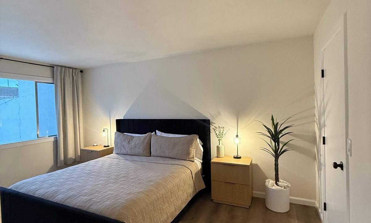 Salinas House | Pet-Friendly Stay, Clean Home + Easy Checkout