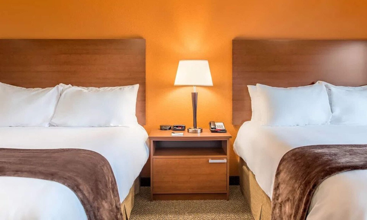 Hastings Hotel | Pet-Loving Room Close to Trails at Lake Hastings – Affordable & Convenient