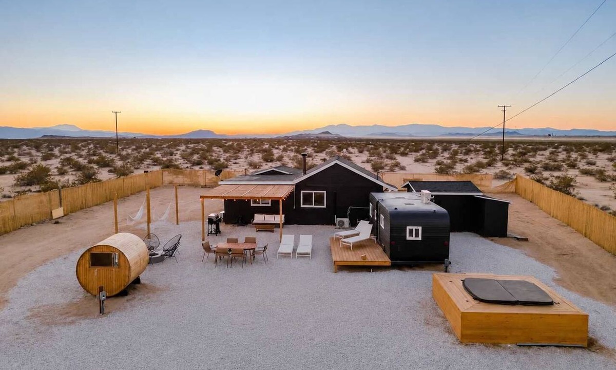 Joshua Tree House | Petit Noir Remote Retreat, Yoga Deck, Hot Tub