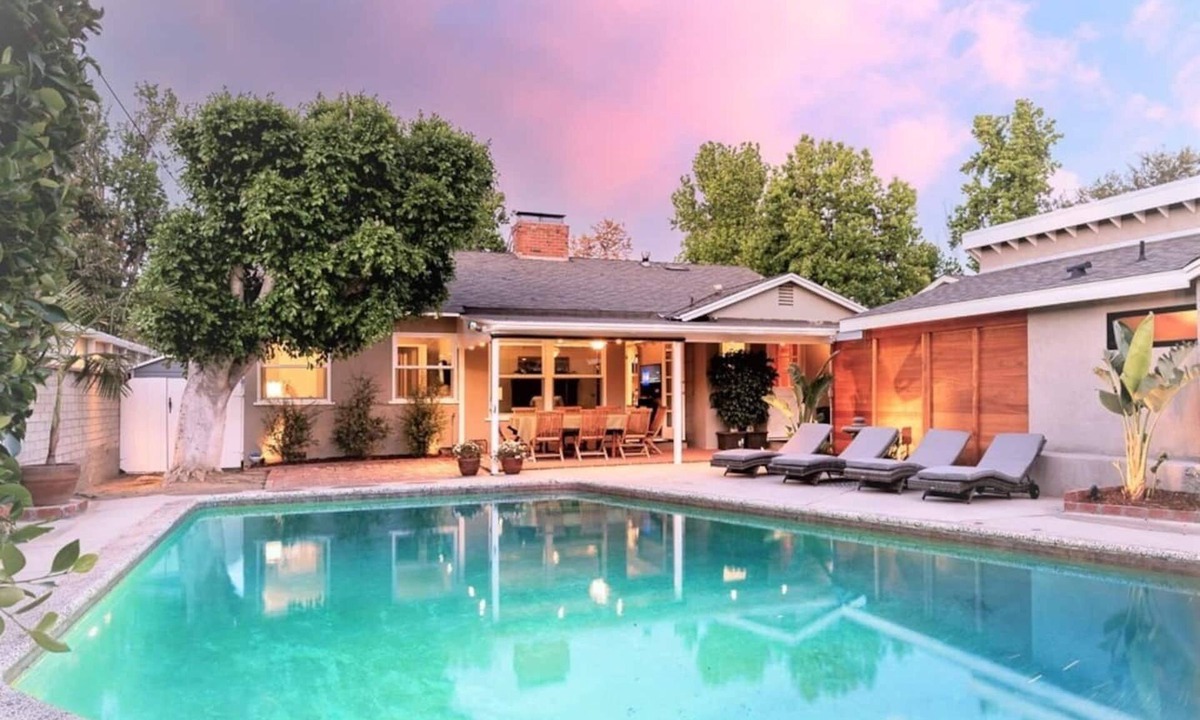 Sherman Oaks House | PICTURE PERFECT minutes to UNIVERSAL STUDIOS & HOLLYWOOD: Rated 10/10!