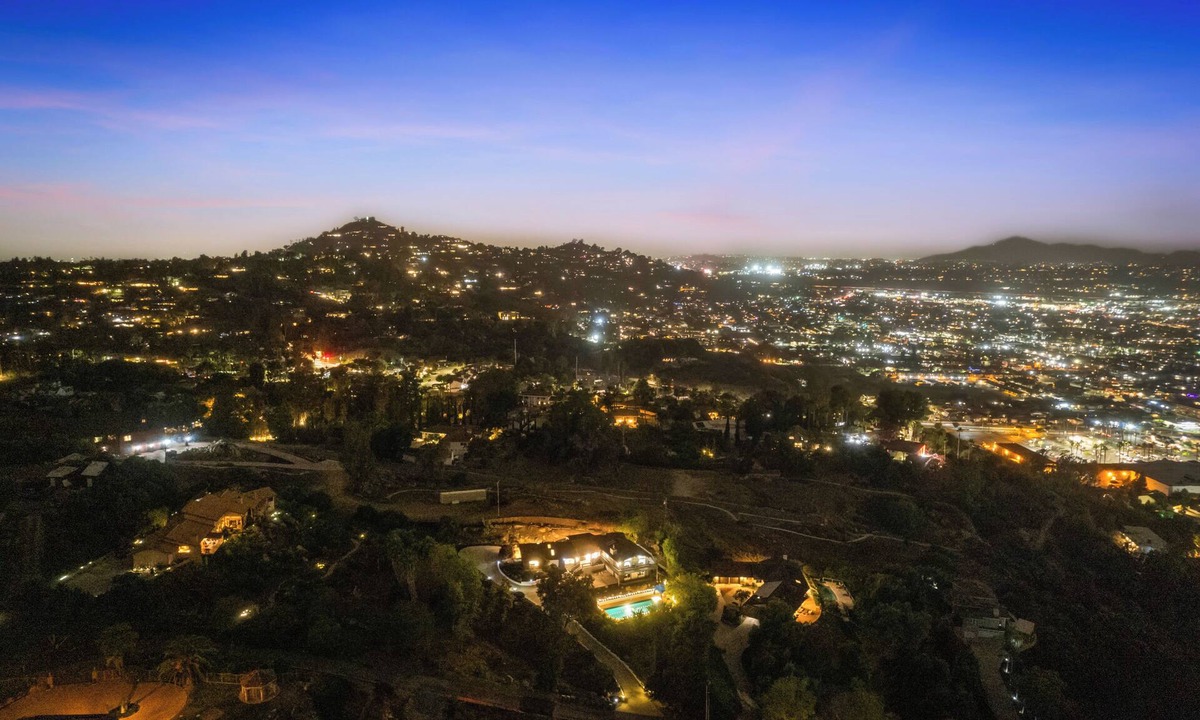 El Cajon House | Pool, Grand View, King Bed, Spacious, Parking