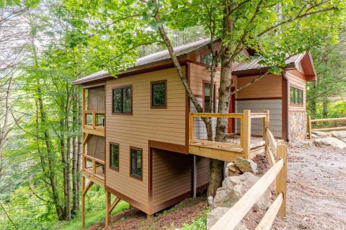 Marshall Cabin | Poplar Treehouse - Rustic Luxury