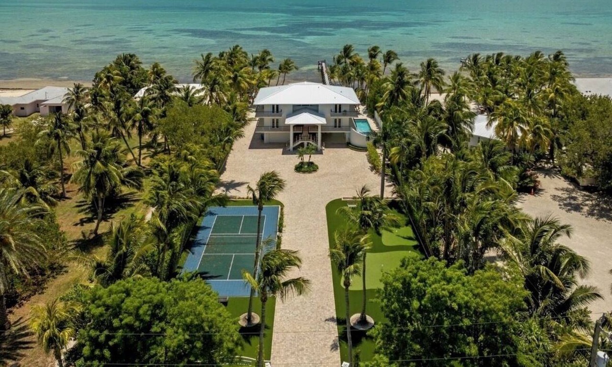 Islamorada House | Private Beachfront Estate with Resort-Style Pool & Pier