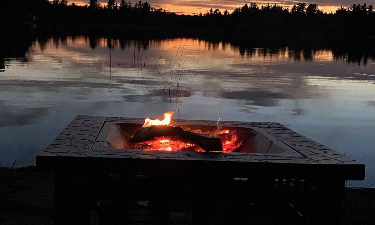 Munising House | Private Lakefront Escape - Dock, Kayaks, Boat Launch & Sunset Views