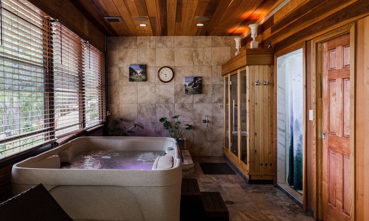 Los Gatos Apartment | Private One Bedroom apartment with Access to Spa Area with a View