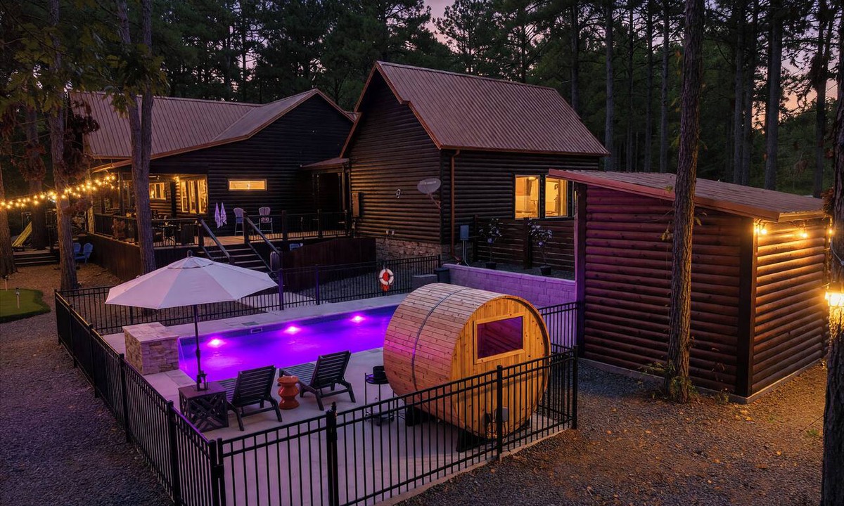 Hochatown Cabin | Private Pool | Pond Deck | Mini Golf | Cabana!